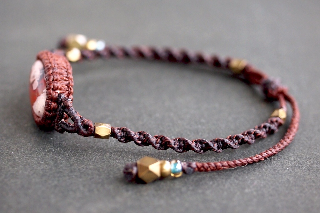 カンテラオパールのマクラメブレスレット 「Bandiagara-朝焼けの谷-」