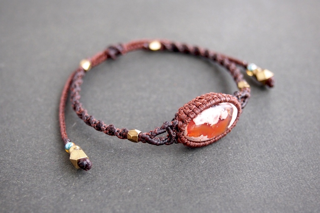 カンテラオパールのマクラメブレスレット 「Bandiagara-朝焼けの谷-」