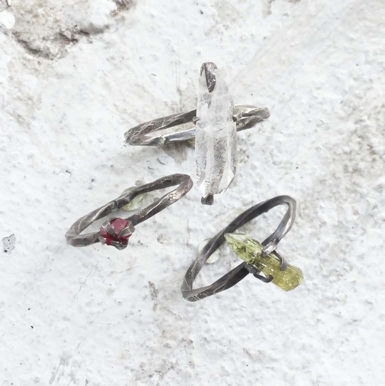 原石リング スピネル