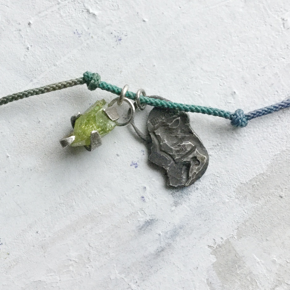 原石ネックレス ベスビアナイト