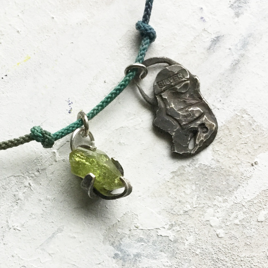 原石ネックレス ベスビアナイト