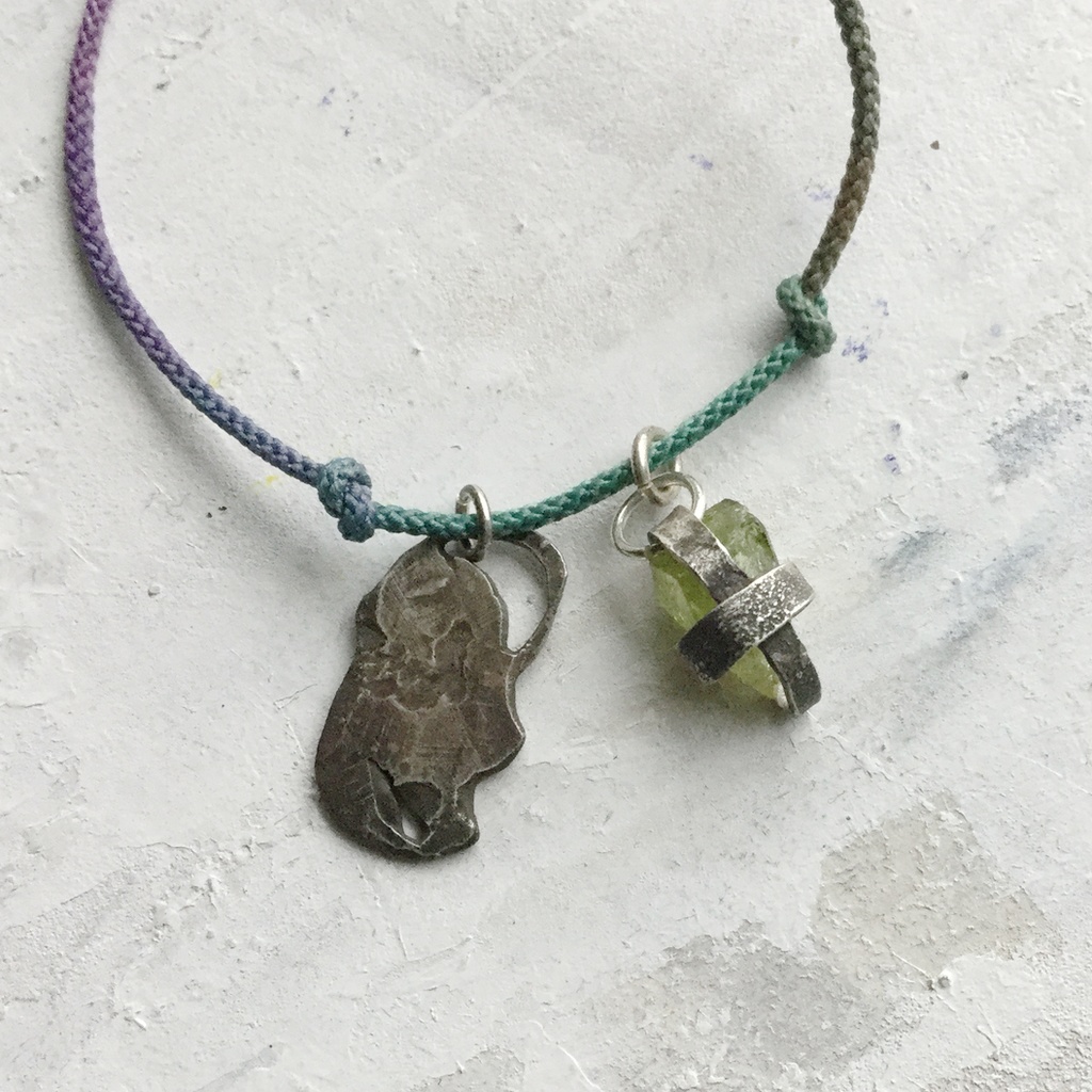 原石ネックレス ベスビアナイト