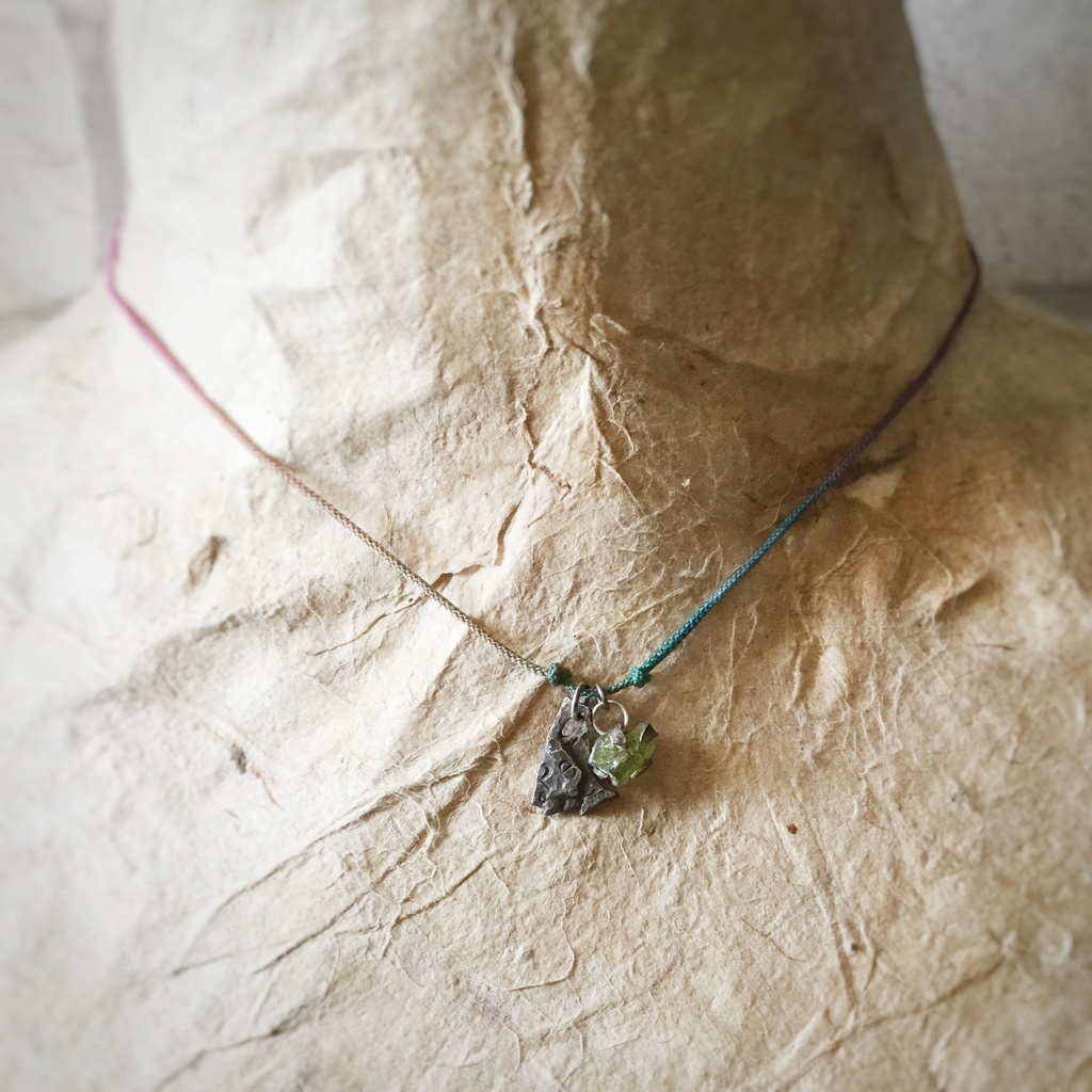 原石ネックレス ベスビアナイト