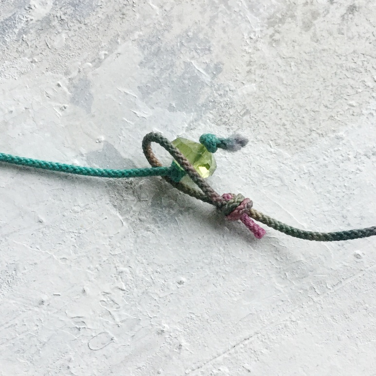 原石ネックレス ベスビアナイト