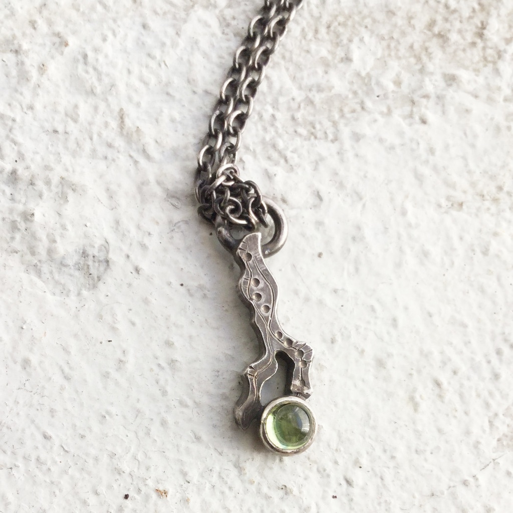 うごめきプチネックレス ペリドット