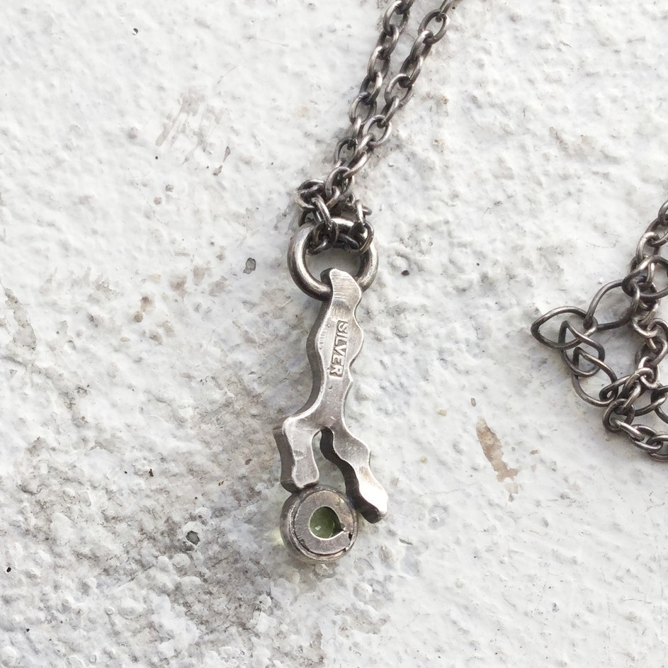 うごめきプチネックレス ペリドット