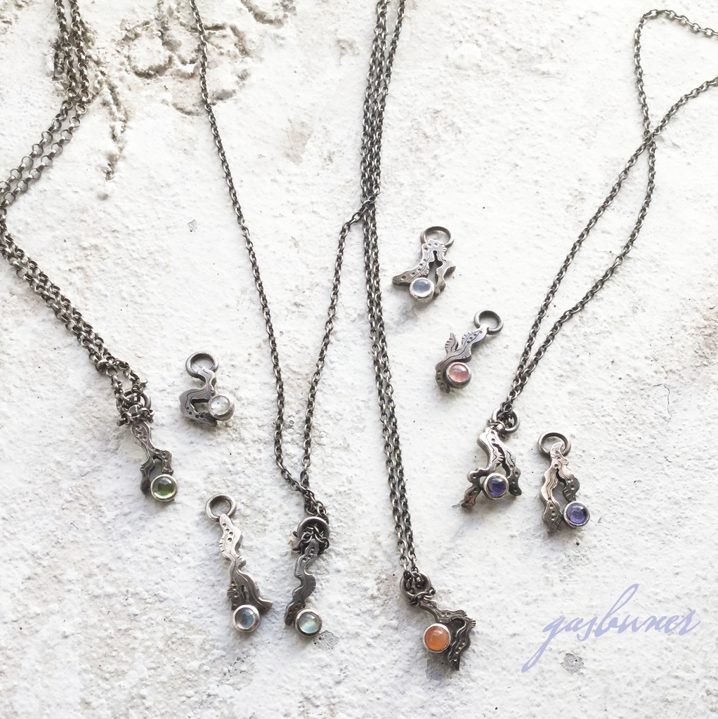 うごめきプチネックレス ペリドット