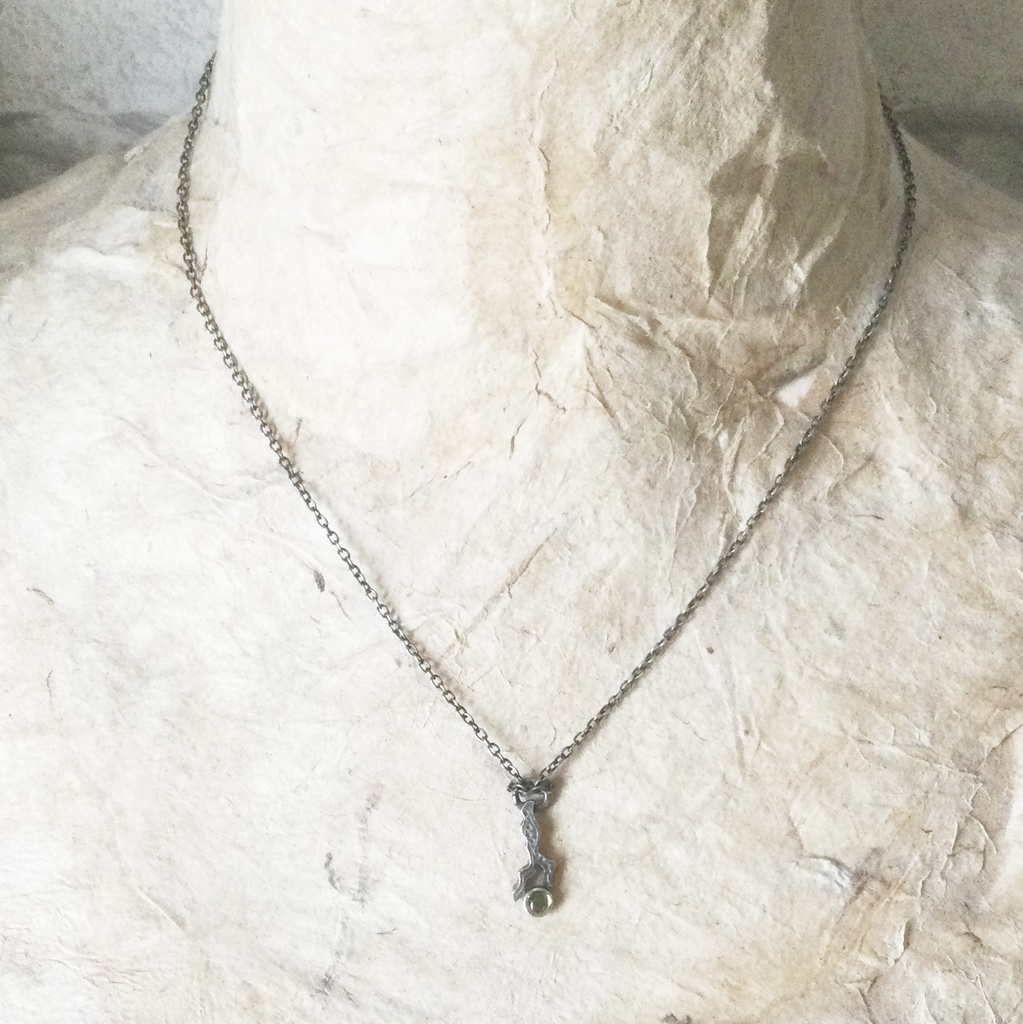 うごめきプチネックレス ペリドット