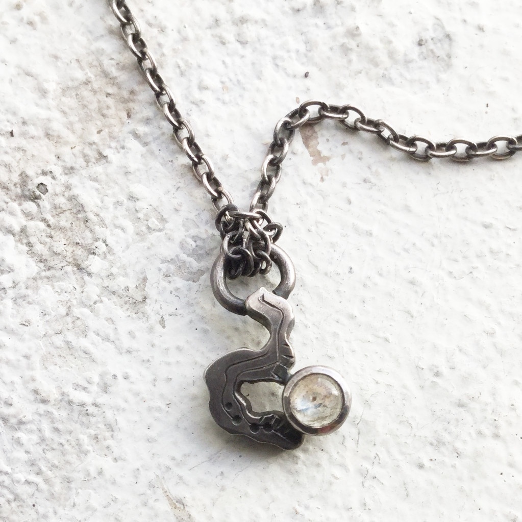 うごめきプチネックレス ラブラドライト1