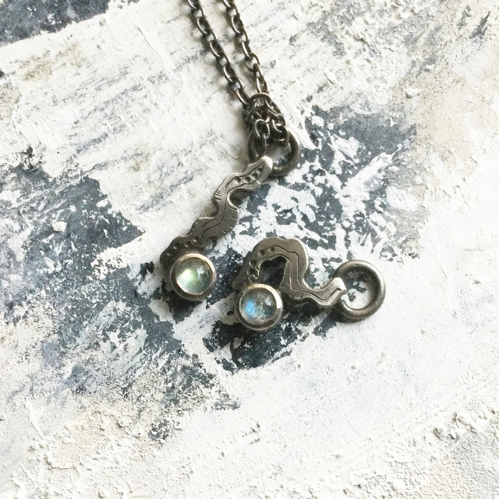 うごめきプチネックレス ラブラドライト1