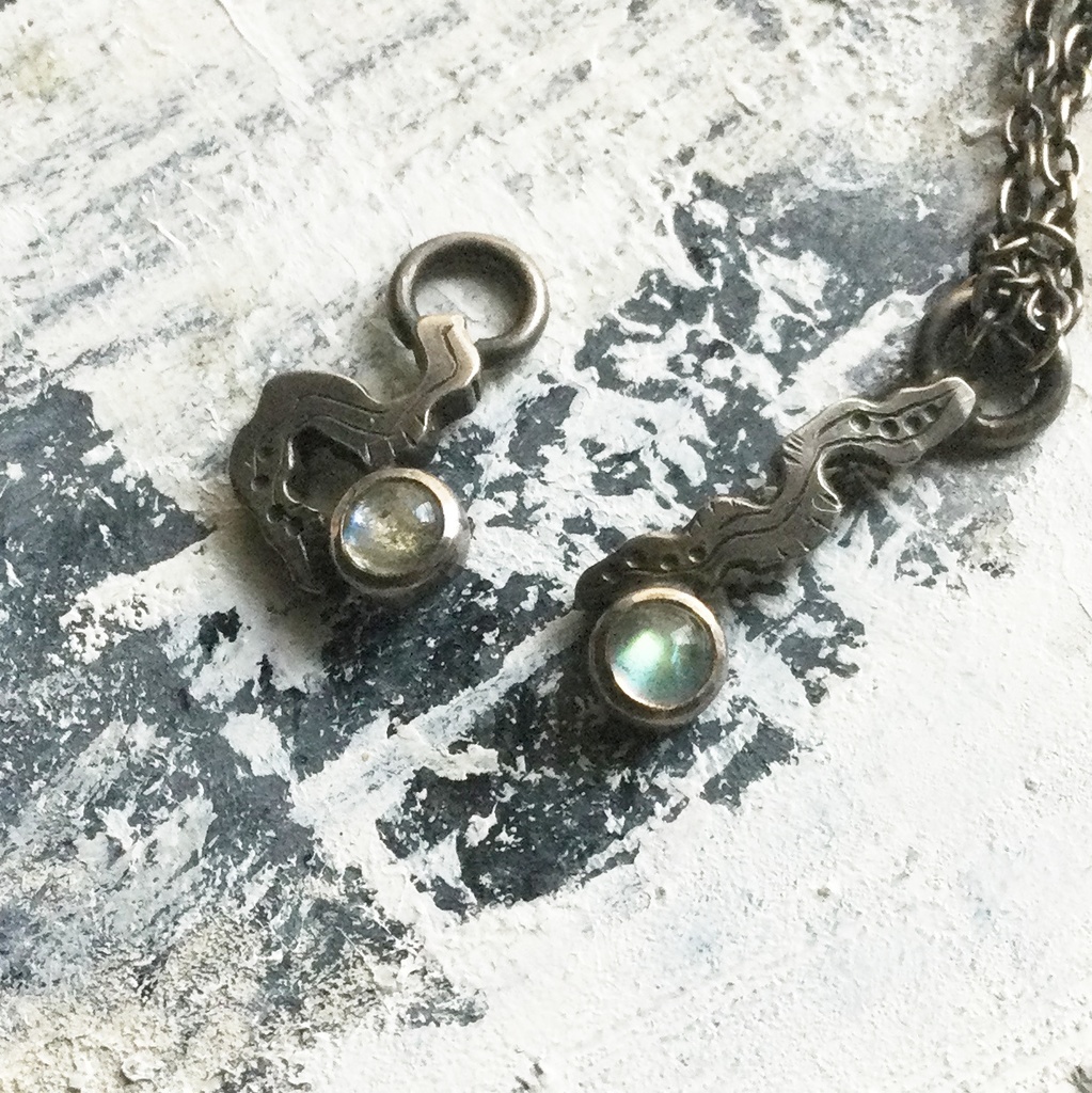 うごめきプチネックレス ラブラドライト2