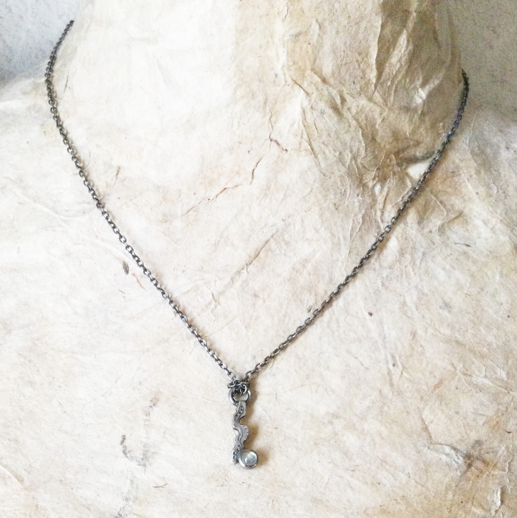 うごめきプチネックレス ラブラドライト2