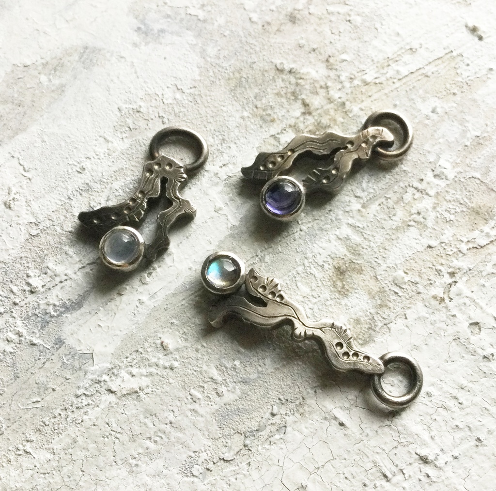 うごめきプチネックレス ラブラドライト3