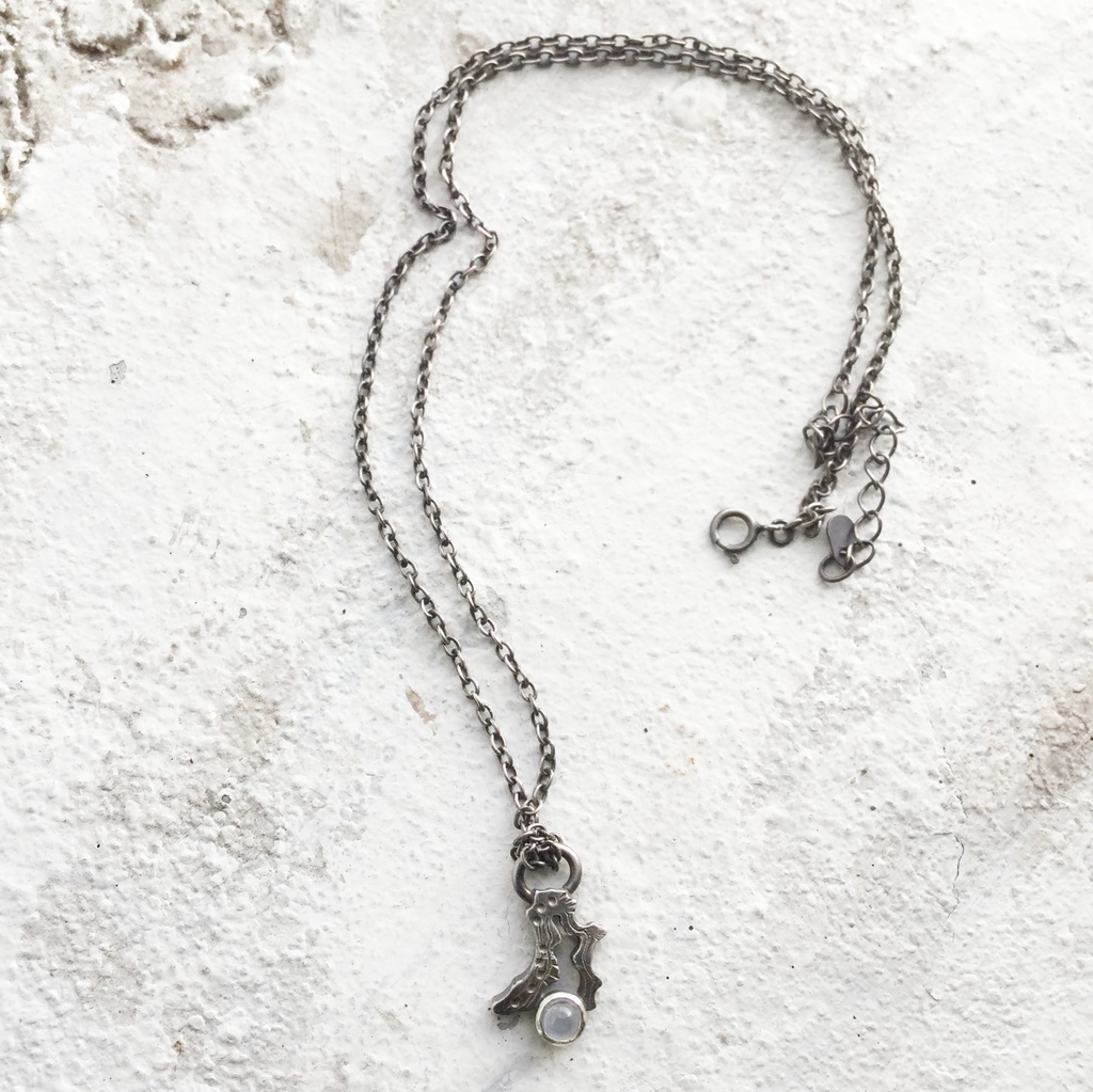 うごめきプチネックレス ムーンストーン