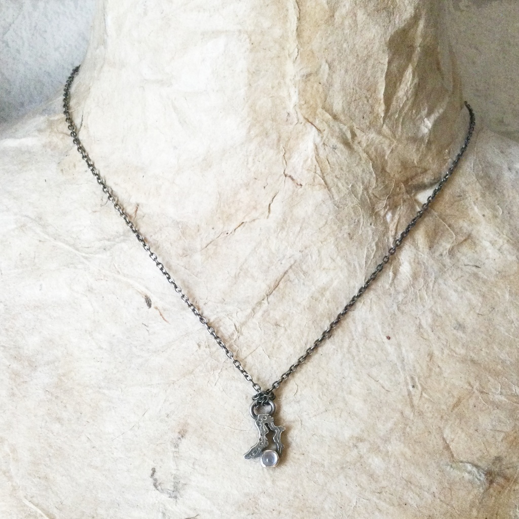 うごめきプチネックレス ムーンストーン