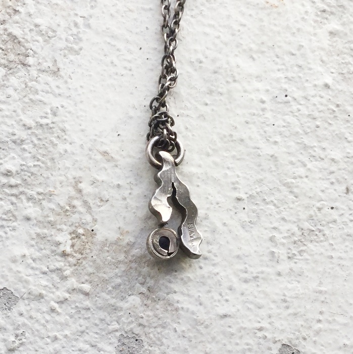 うごめきプチネックレス アイオライト