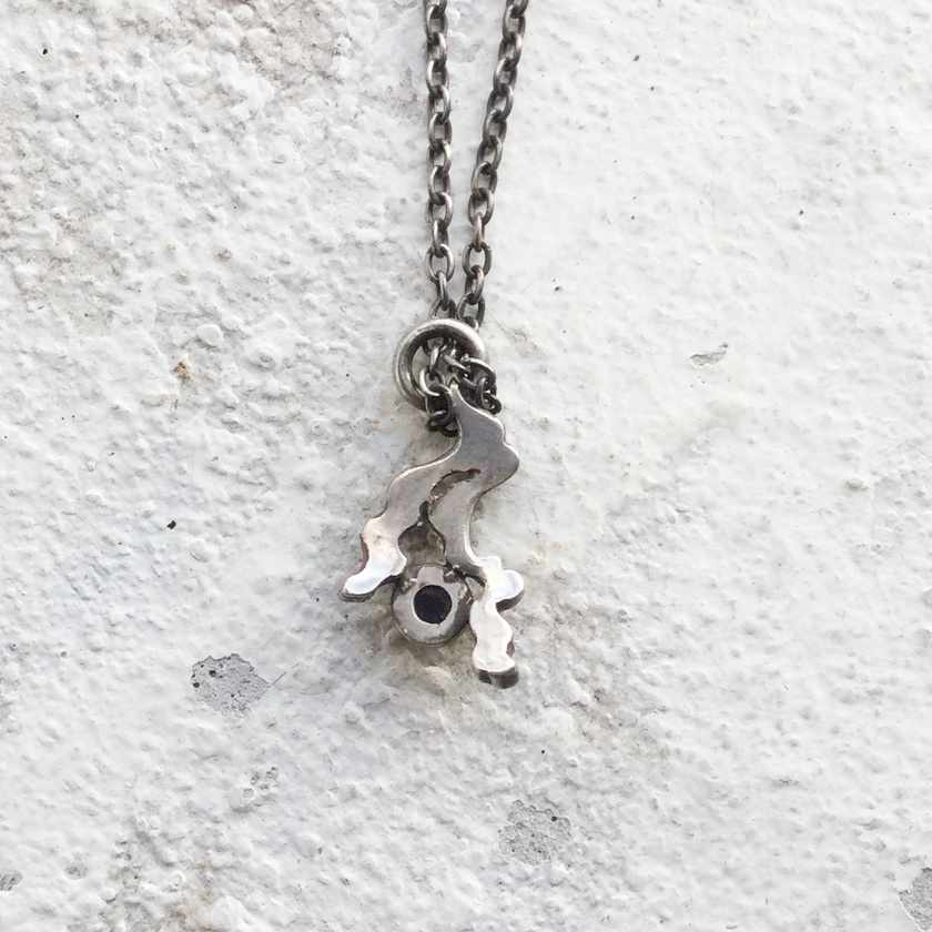 うごめきプチネックレス アイオライト2