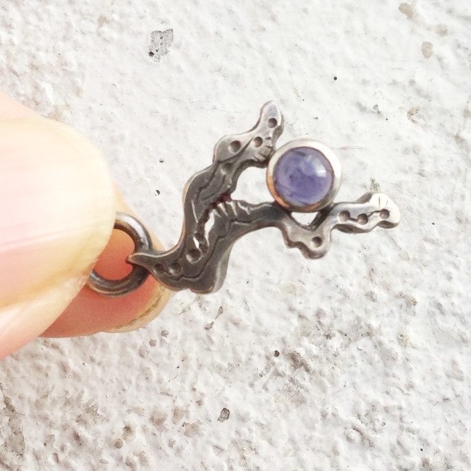 うごめきプチネックレス アイオライト2