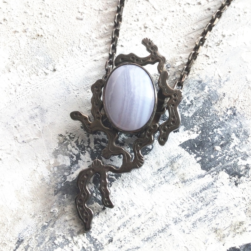 うごめき ブルーレース ネックレス