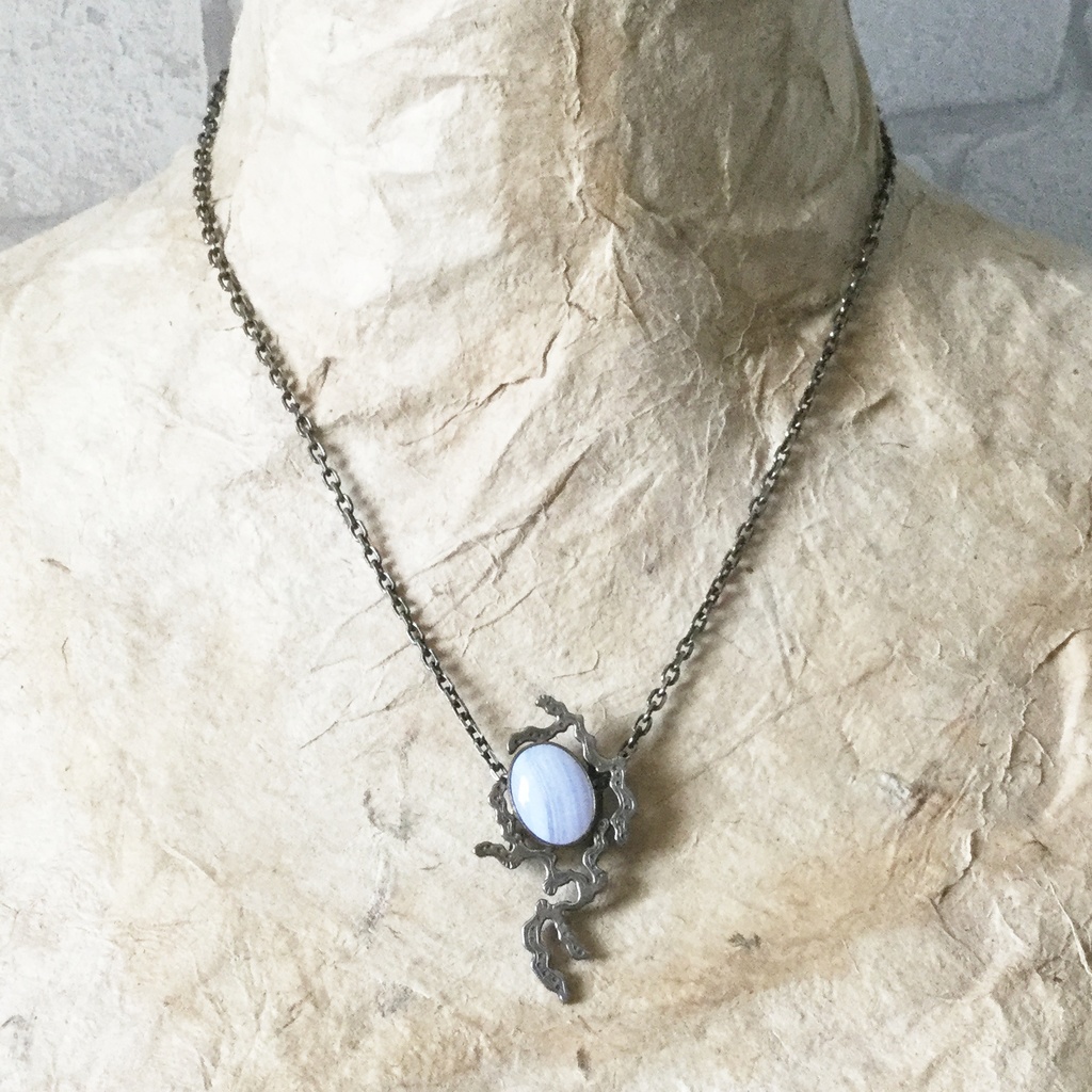 うごめき ブルーレース ネックレス