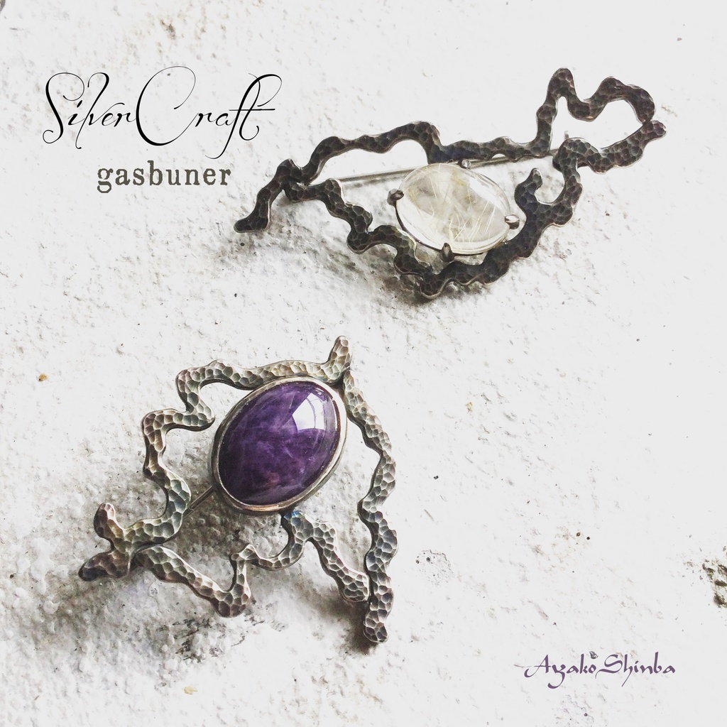 うごめき鎚目ブローチ ルチルクオーツ