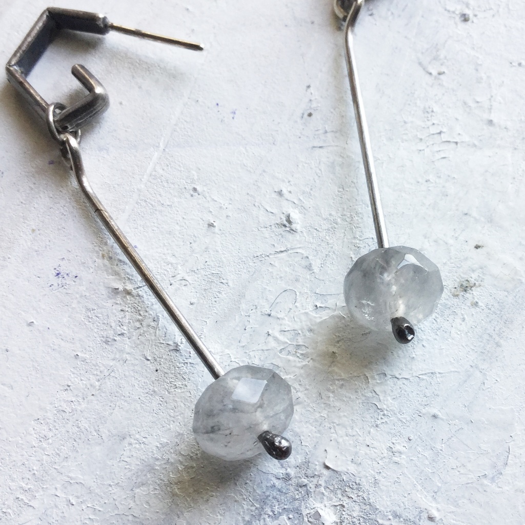 Gピアス グレークオーツ