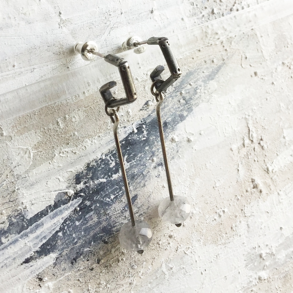 Gピアス グレークオーツ