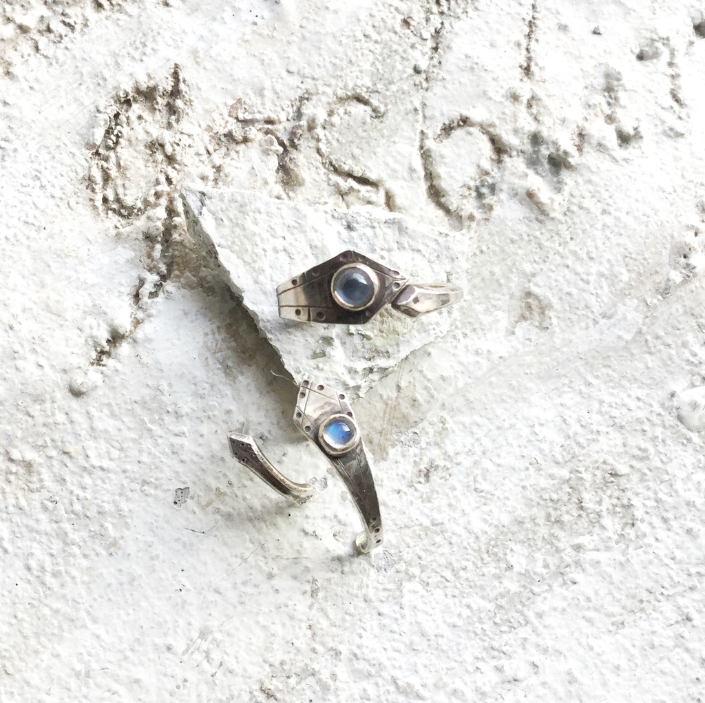 ヒシガタ リング ムーンストーン