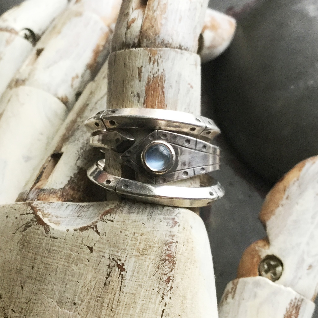 ヒシガタ リング ムーンストーン