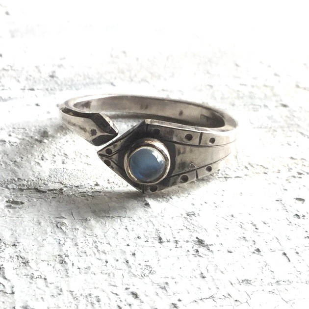 ヒシガタ　リング　ムーンストーン