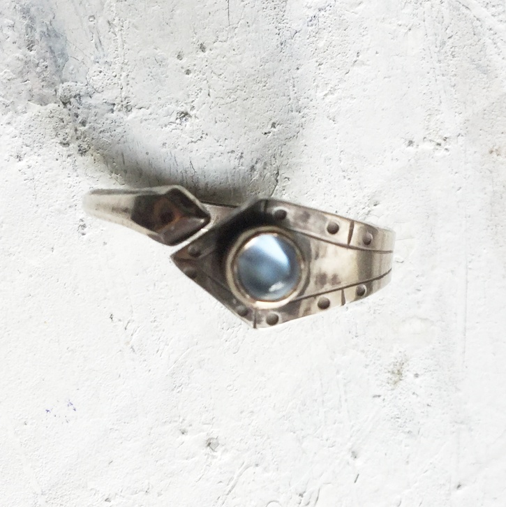 ヒシガタ リング ムーンストーン