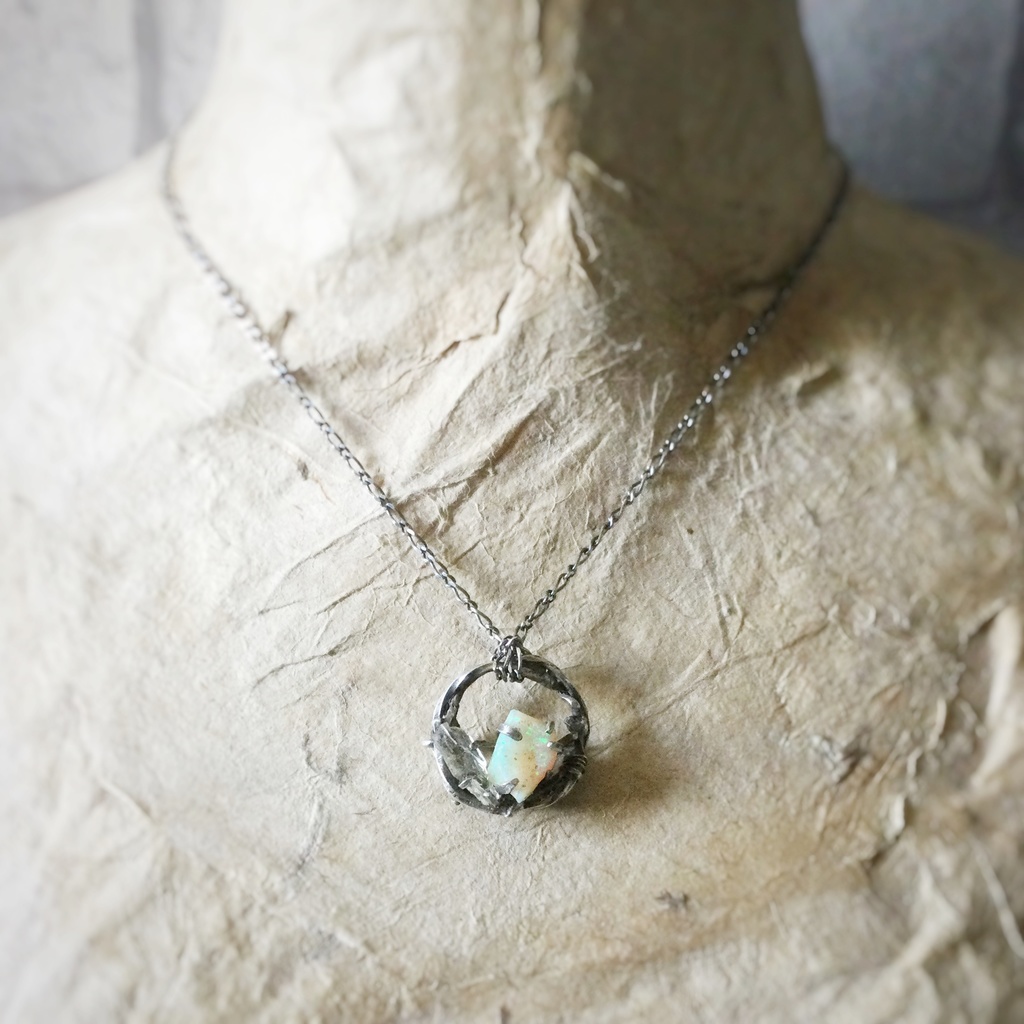 バーブドワイヤー オパール&水晶 ネックレスペンダント