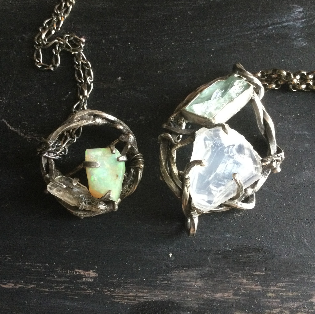 バーブドワイヤー オパール&水晶 ネックレスペンダント