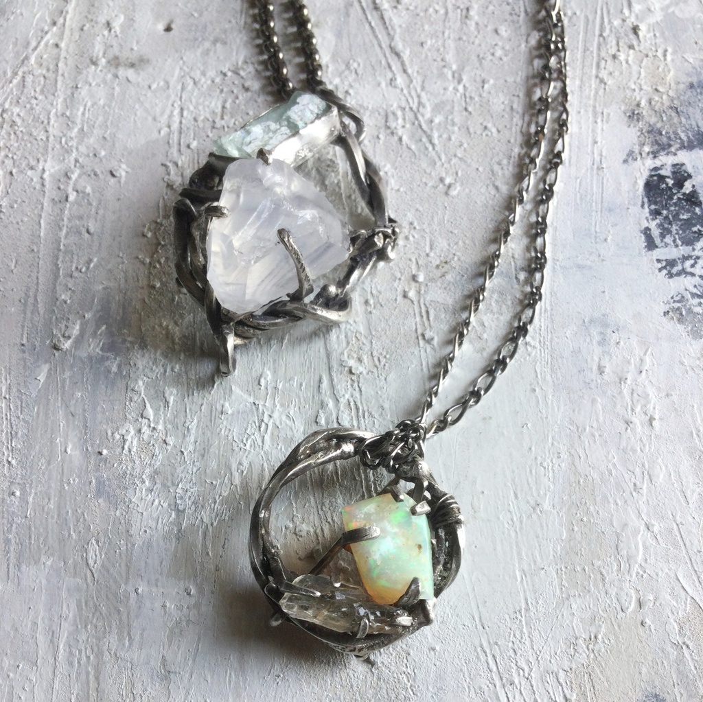 バーブドワイヤー オパール&水晶 ネックレスペンダント