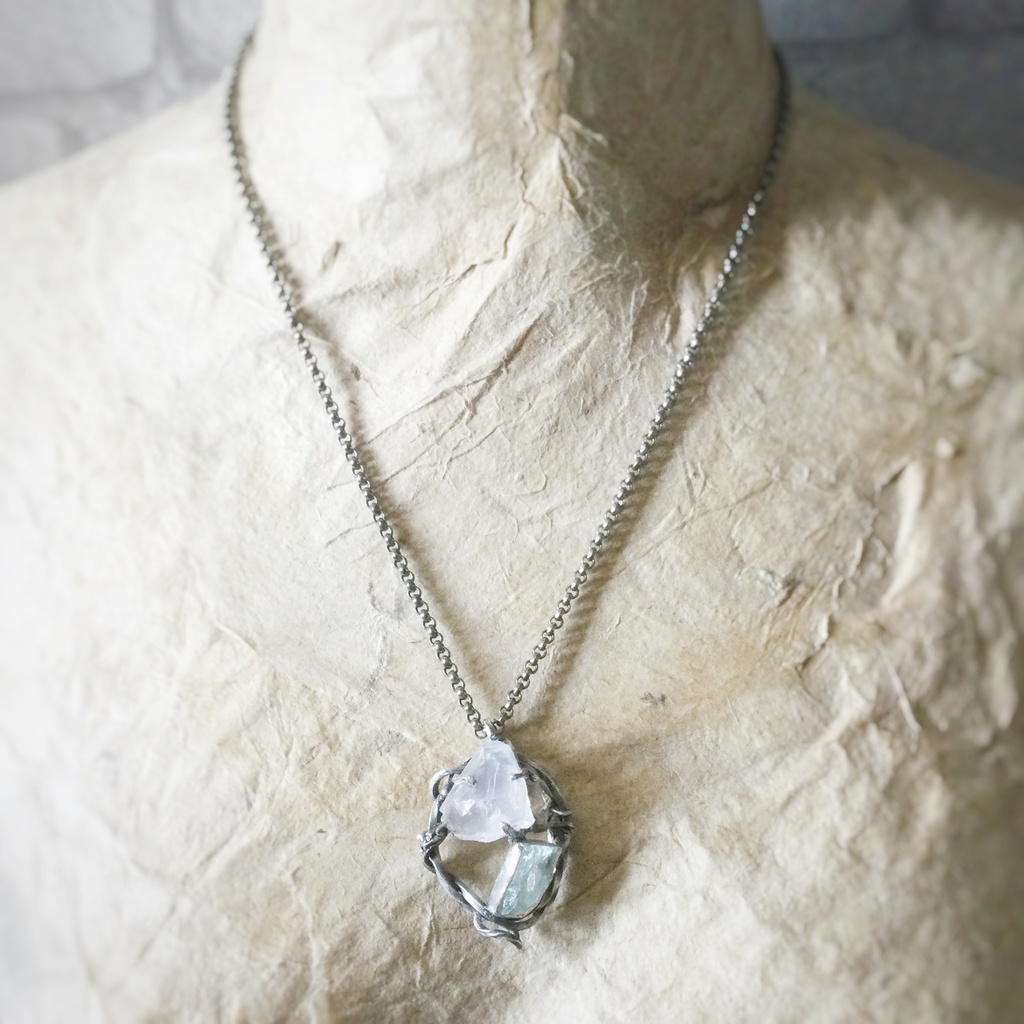 バーブドワイヤー アクアマリン&ミルキークオーツ ネックレスペンダント