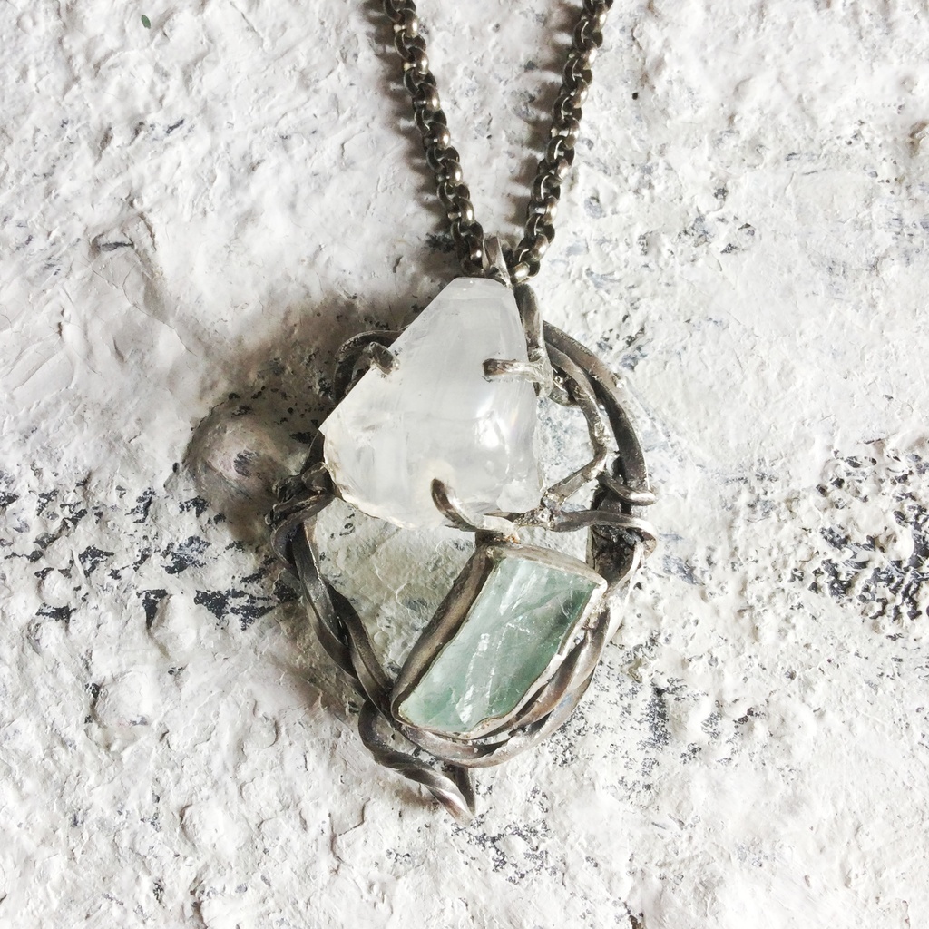バーブドワイヤー アクアマリン&ミルキークオーツ ネックレスペンダント