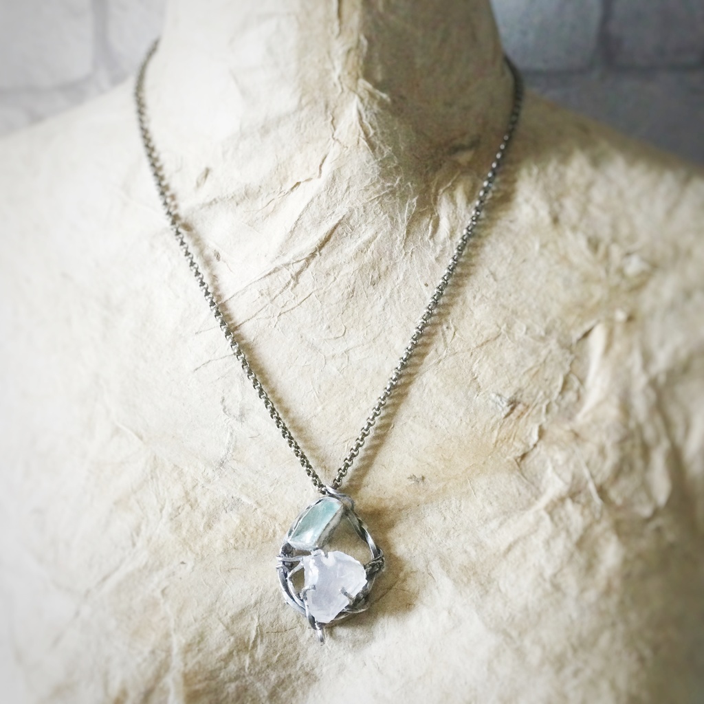 バーブドワイヤー アクアマリン&ミルキークオーツ ネックレスペンダント