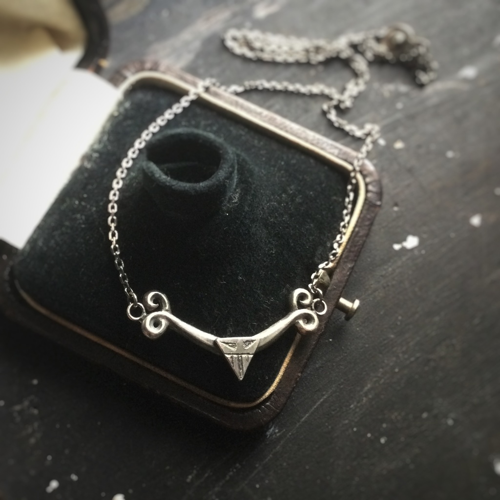 ツイステ ゴスマリイデア シルバーネックレス