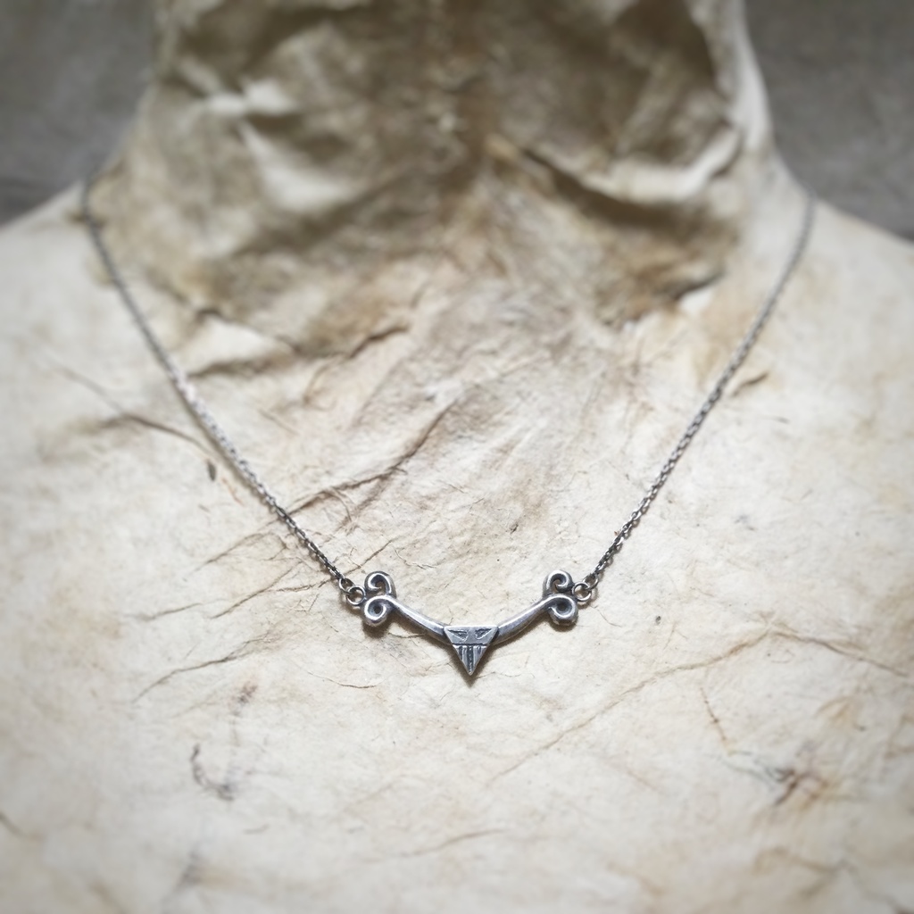 ツイステ ゴスマリイデア シルバーネックレス