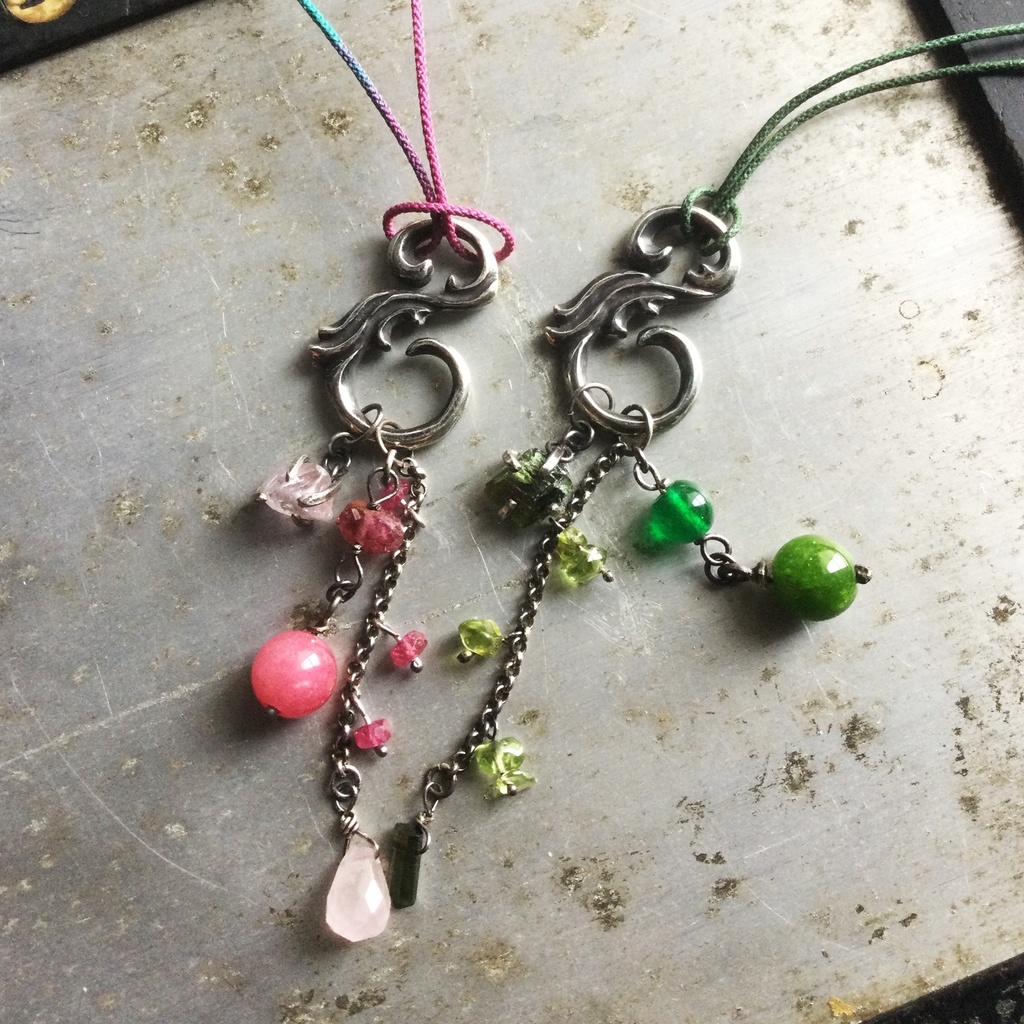 S字フック ピンクの石 チェーリーイメージ