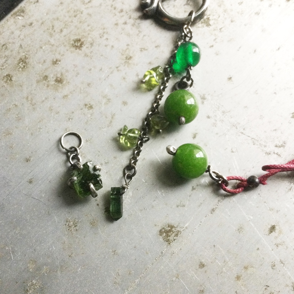 S字フック 緑の石 ジョーイメージ