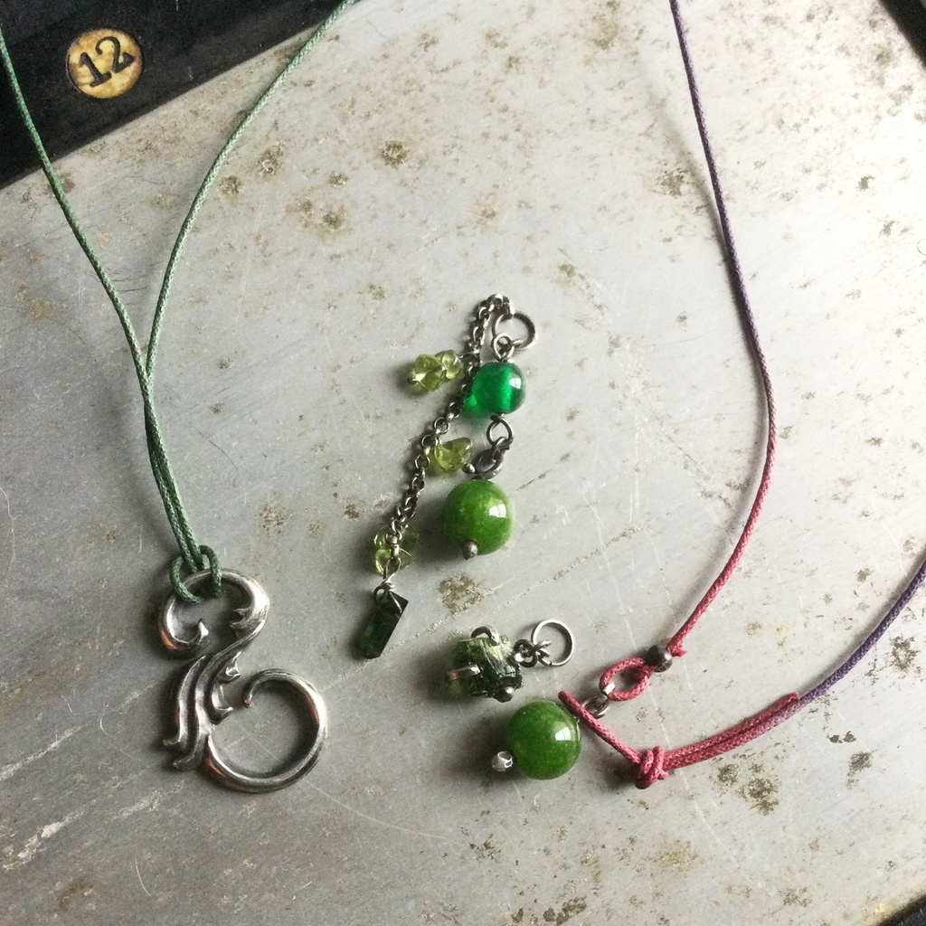 S字フック 緑の石 ジョーイメージ