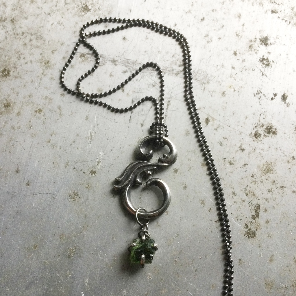 S字フック 緑の石 ジョーイメージ