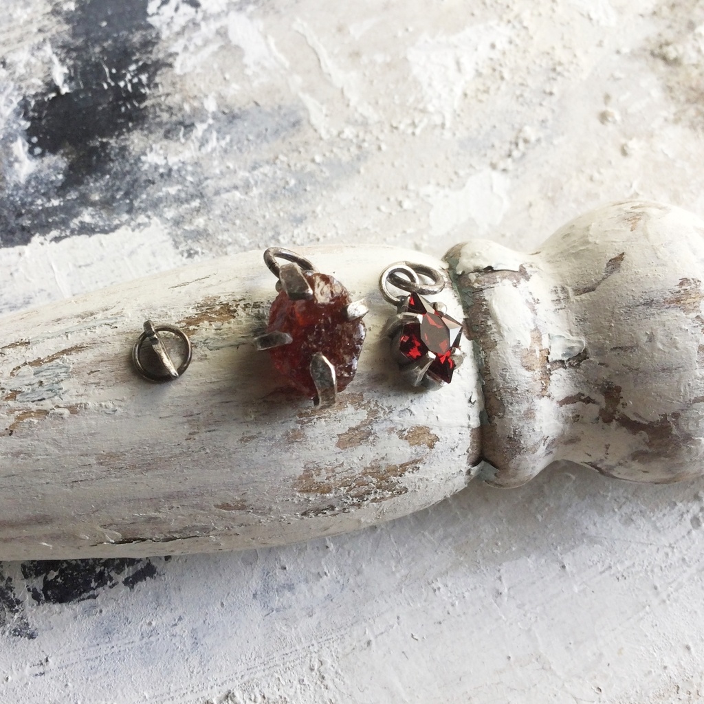 ガーネットのチャーム 2個セット
