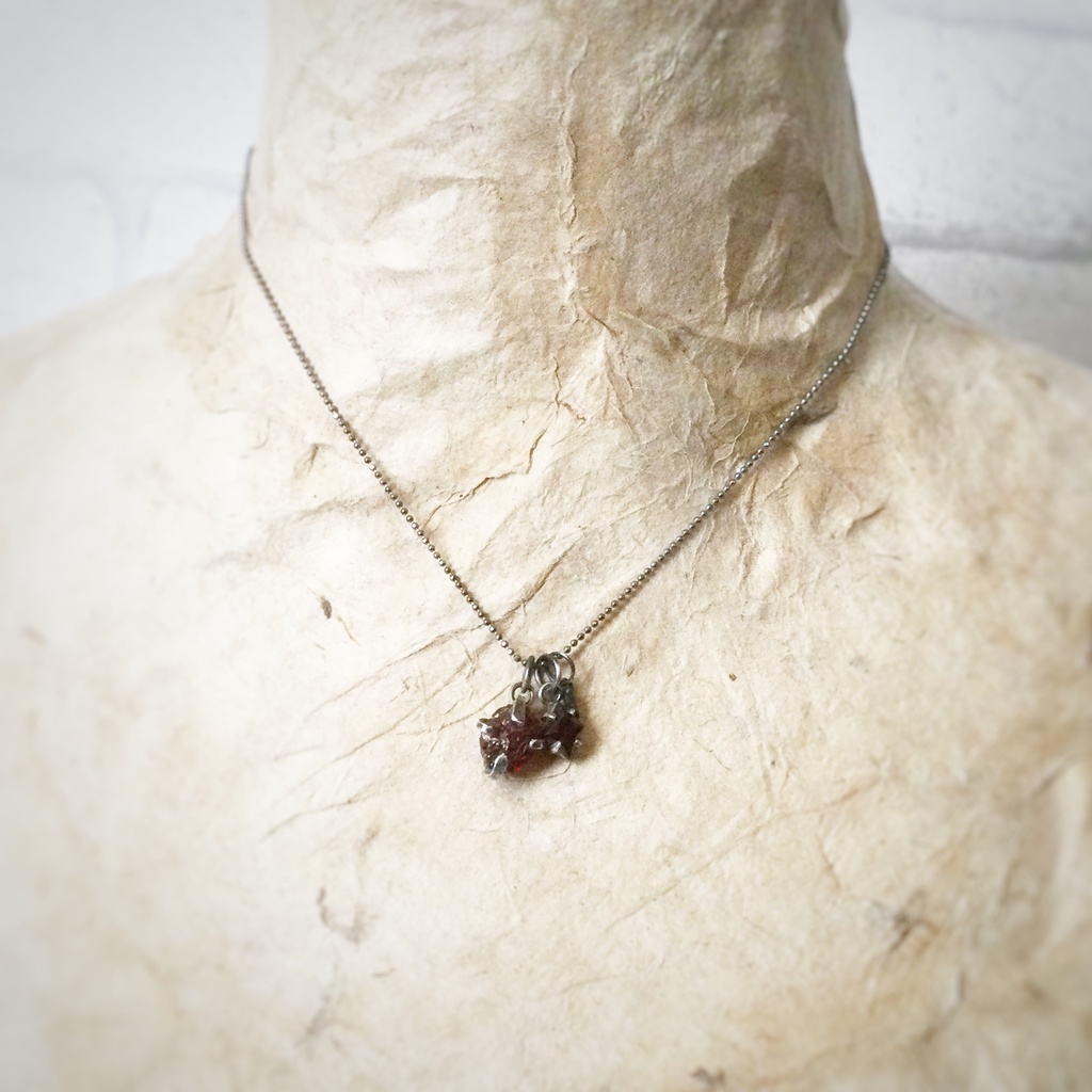 ガーネットのチャーム 2個セット