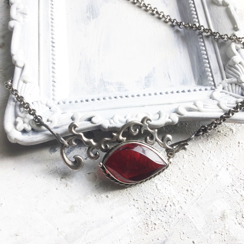 飾り羽根 ネックレス レッドアンバー(琥珀)