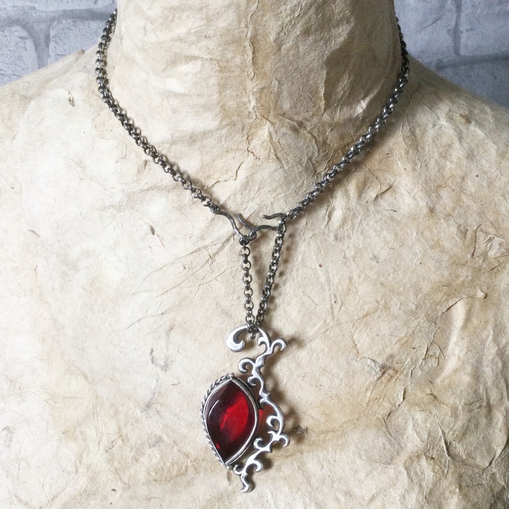 飾り羽根 ネックレス レッドアンバー(琥珀)