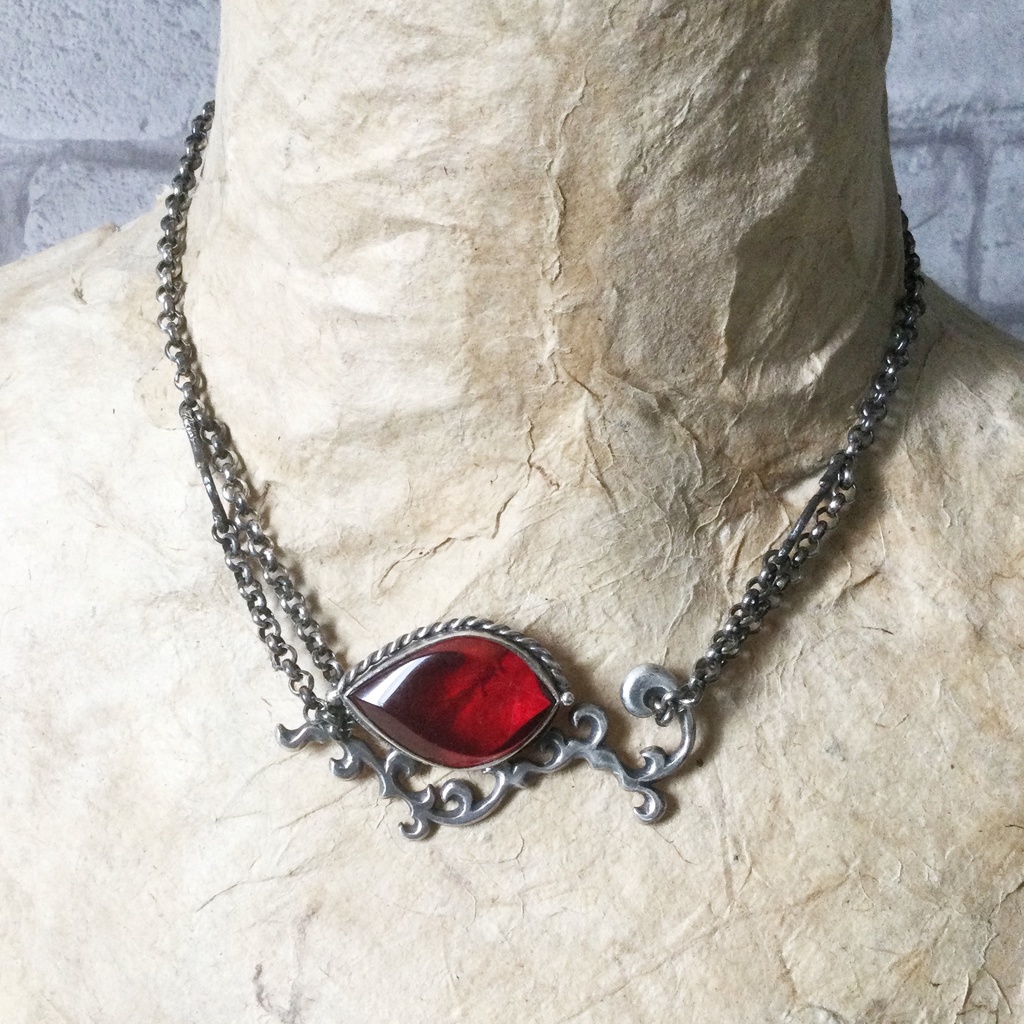 飾り羽根 ネックレス レッドアンバー(琥珀)