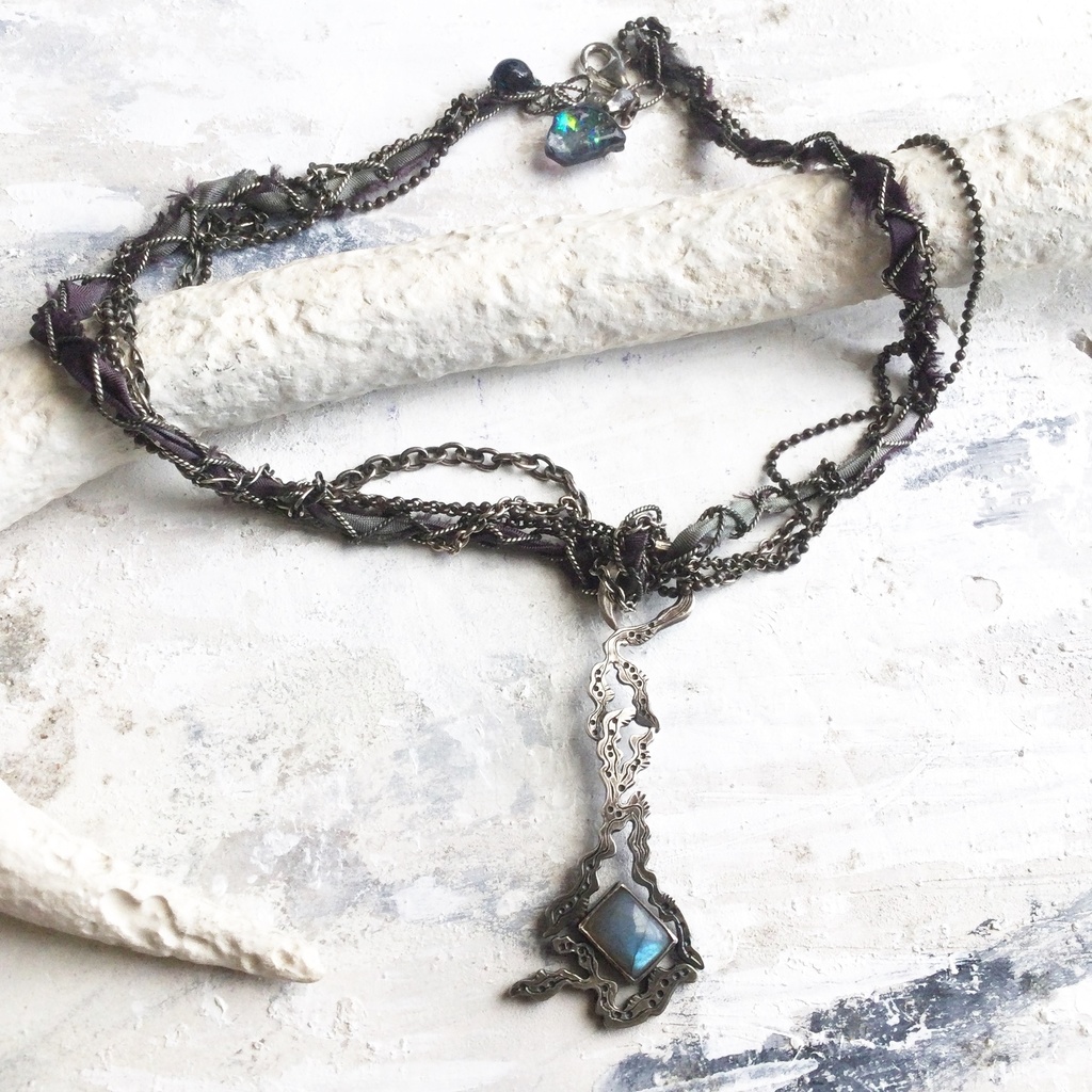 うごめきペンダント 長方形ラブラドライト