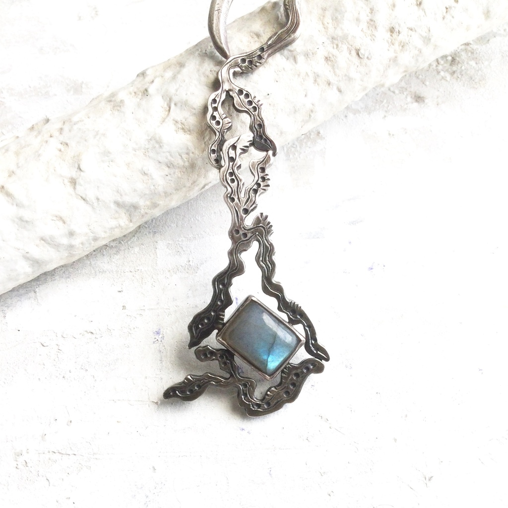 うごめきペンダント 長方形ラブラドライト